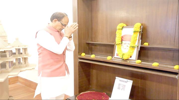 मुख्यमंत्री श्री चौहान ने महात्मा ज्योतिबा फुले की जयंती पर किया नमन